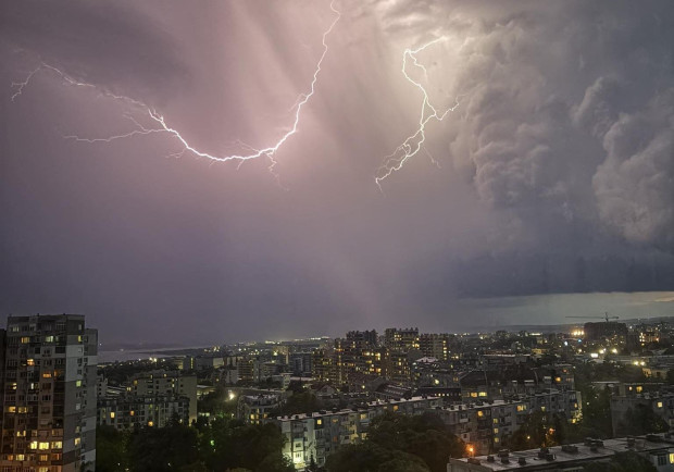 Meteo Balkans: Валежите продължават, утре следобед и градушки