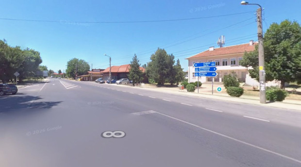 Шофьор на лека кола се вряза в група мотоциклетисти в Звъничево