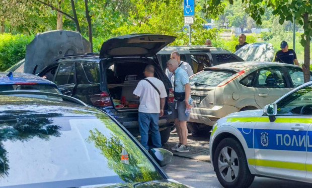 Джип се запали на булевард в Пловдив, отива за скрап
