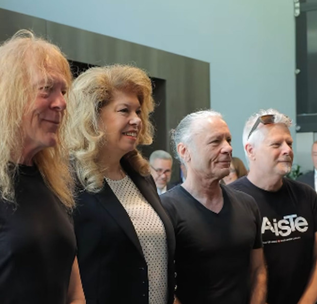 Президентът Илияна Йотова посрещна рок титаните от Iron Maiden